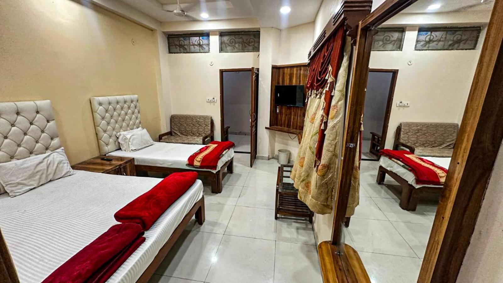 Hotel Pleasure Landmark Ujjain Exterior foto